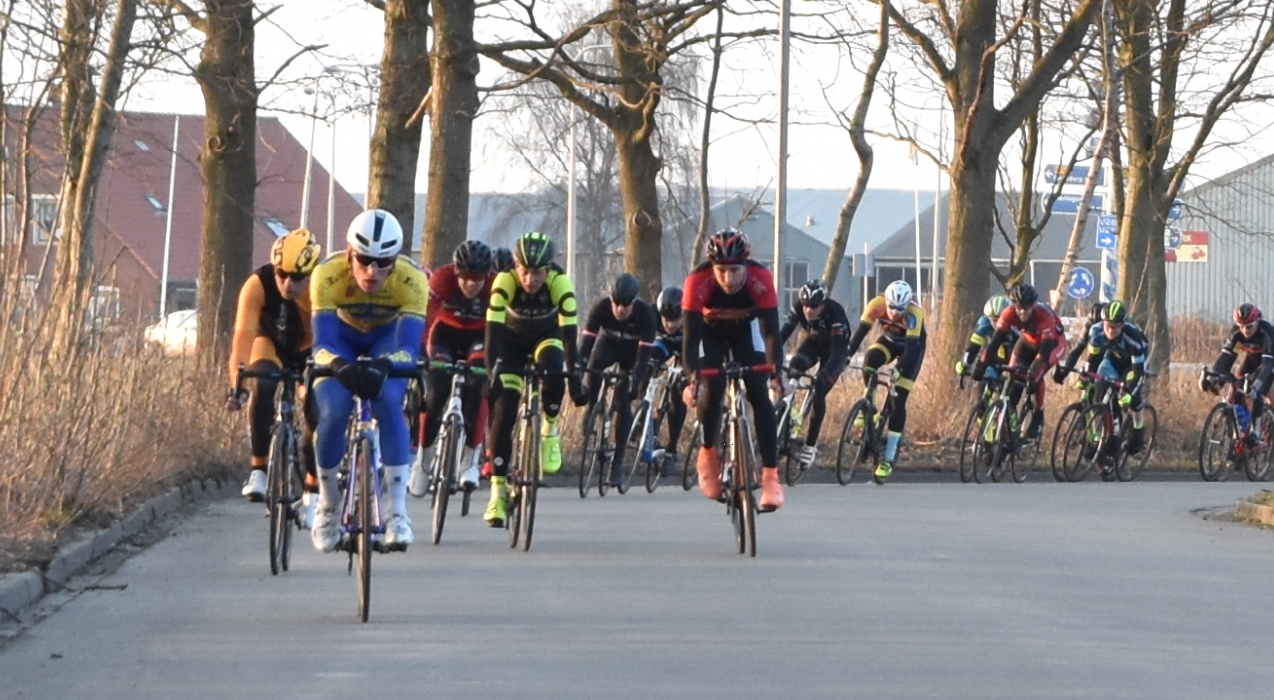 Wielrennen: 4e rit NeCap-Schelphost competitie prooi voor Tijs Dekker