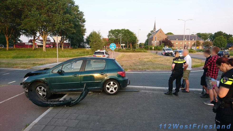 Drankrijder rijdt auto aan gort op vluchtheuvel Niedorp
