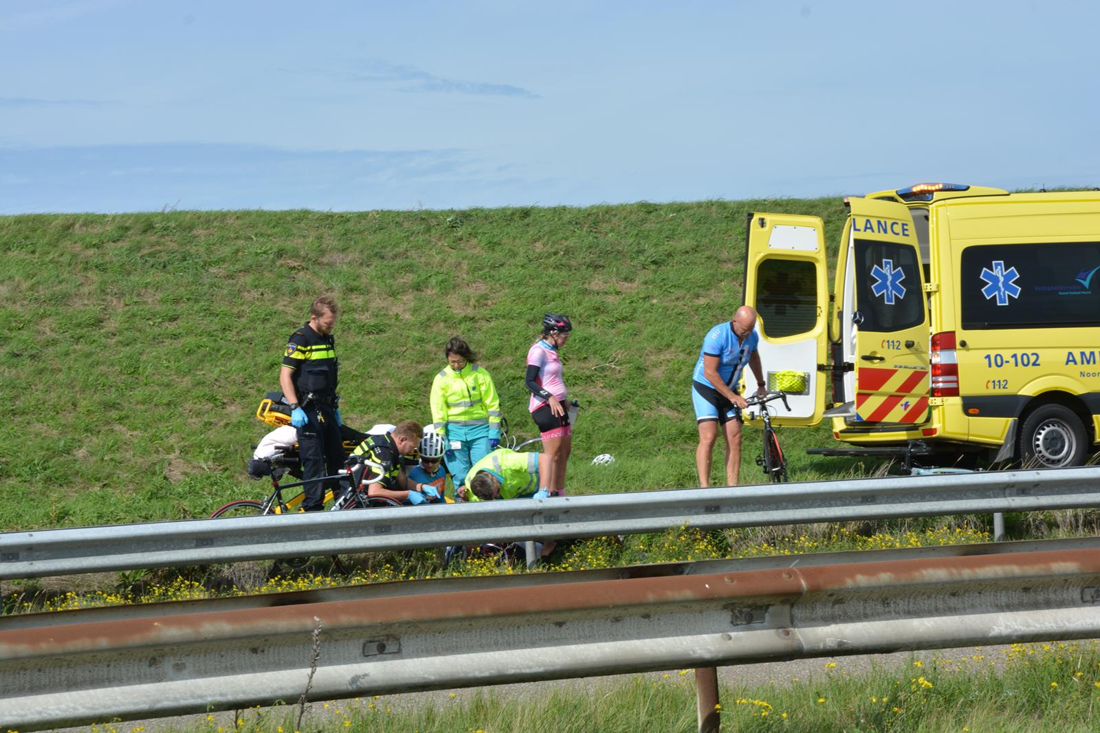 Meerdere wielrenners gewond bij ongeval Afsluitdijk