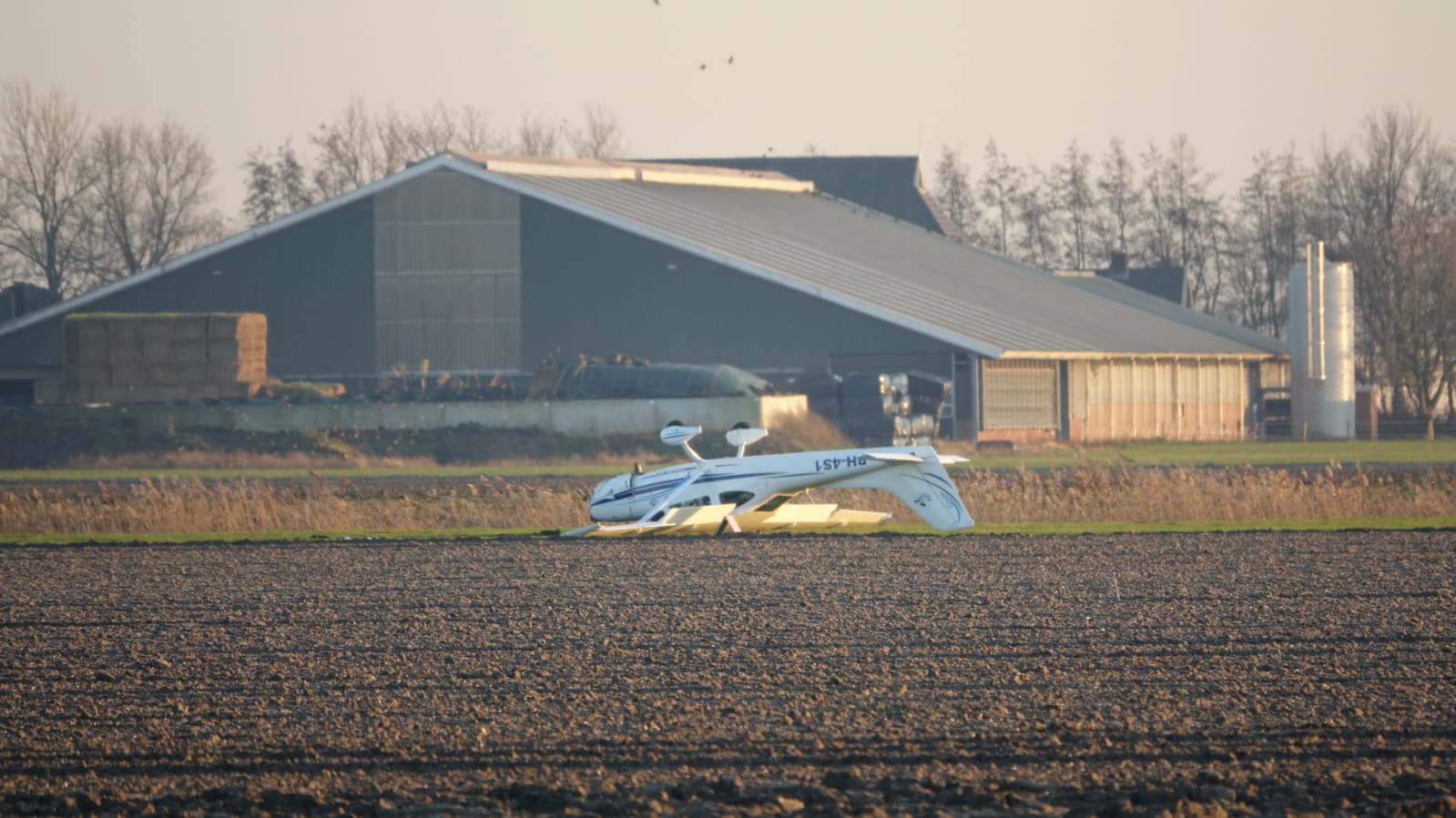 Vliegtuig neergestort vliegveld Middenmeer, gelukkig geen gewonden