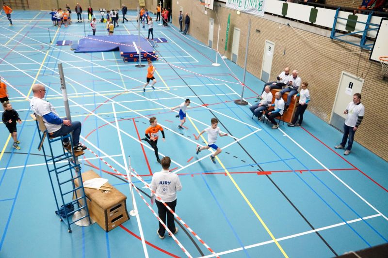 Agriport A7 Jeugd indoorwedstrijd bij Atletiekvereniging Wieringermeer