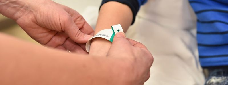 Dijklander Ziekenhuis zet afspraken reanimeren op polsbandjes patiënten