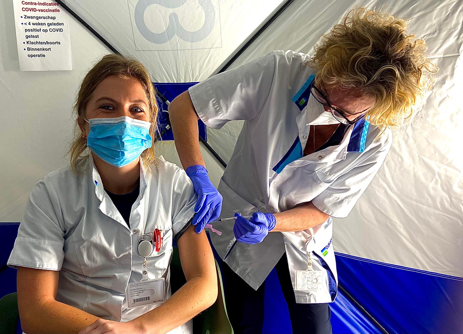 Arts-assistent Elise Janssen Dijklander Ziekenhuis blij met vaccinatie