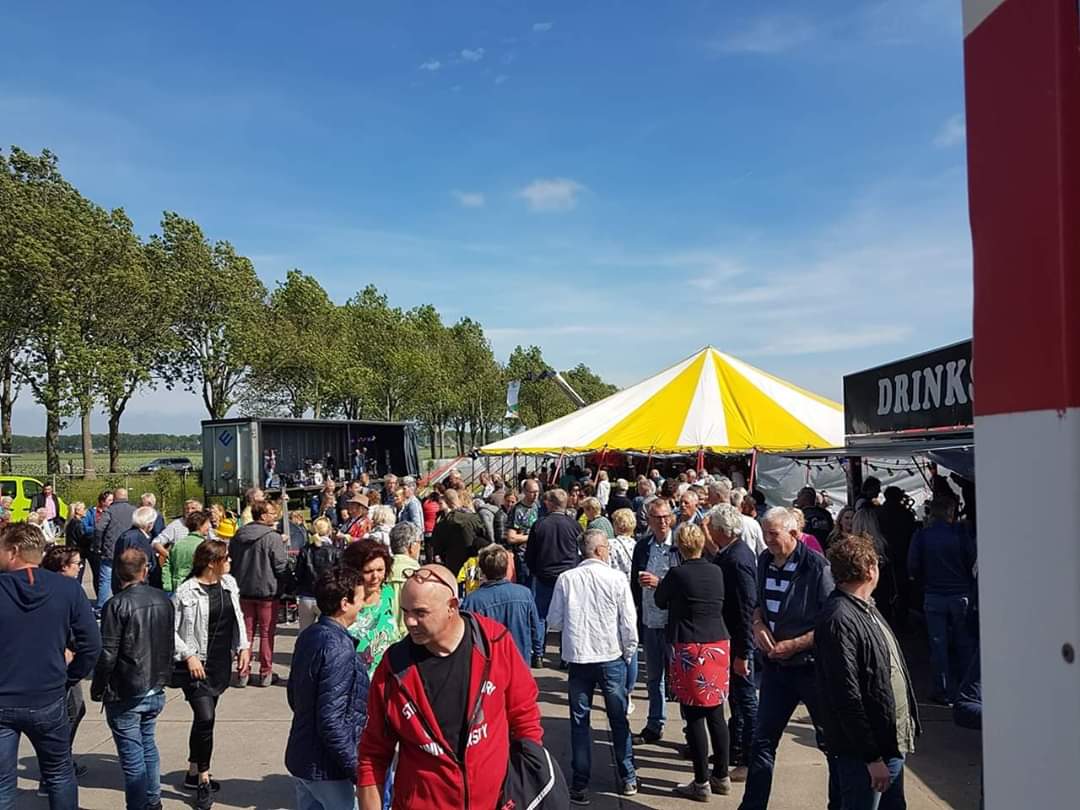 Na Badpop weer een festival dat doorgaat in de kop van NH: GevelConcert in ’t Veld.