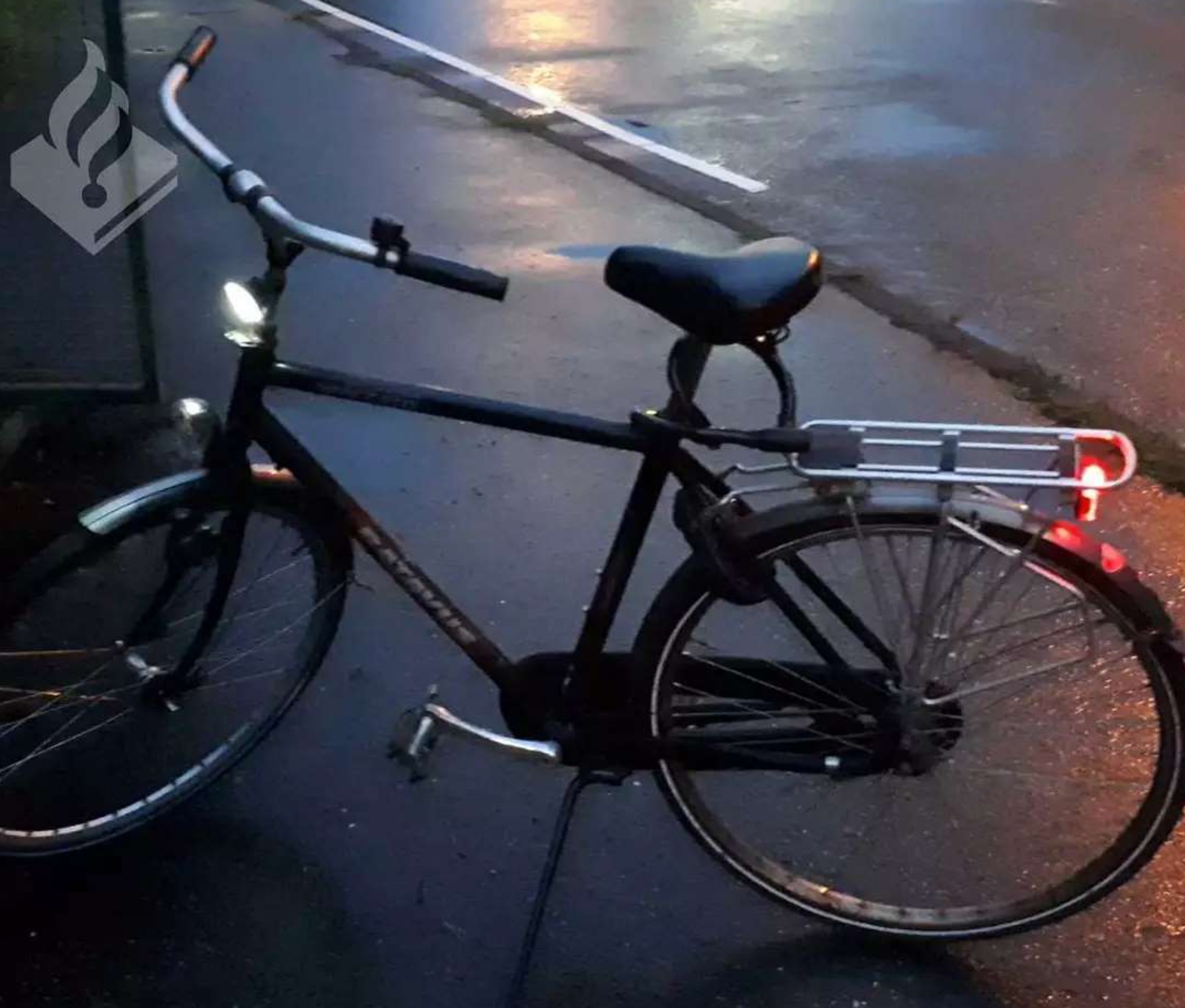 De Wijkagent waarschuwt fietsers, ‘denk om je verlichting, boetes zijn hoog en een lampje kost maar een paar euro’