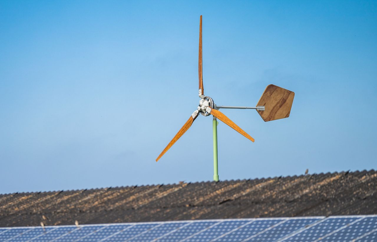 Een boerderij energieneutraal maken met een kleine windmolen
