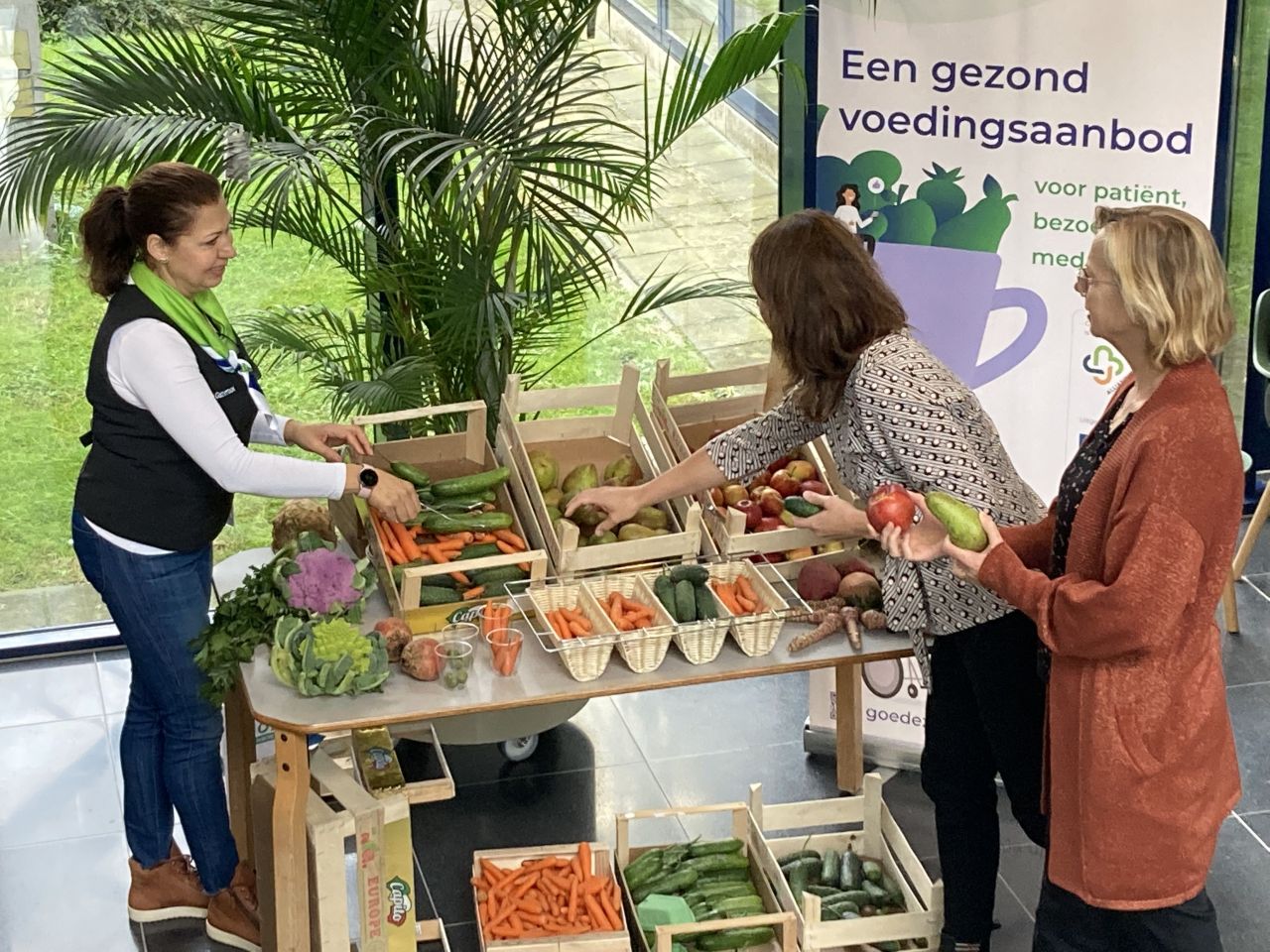 Dijklander Ziekenhuis deelt uit: Groente en fruit van lokale telers